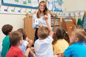 ما هي أفضل 10 إستراتيجيات لإدارة الصف؟ دليل شامل للمعلمين الجدد