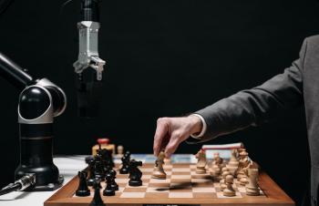 مفارقة الذكاء الاصطناعي: كيف تزيد التكنولوجيا من قيمة المهارات البشرية؟